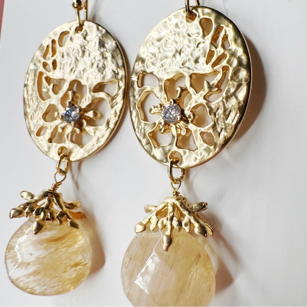 5/$25 😻 Gold Tone Floral Drop Earrings - Picture 2 of 2